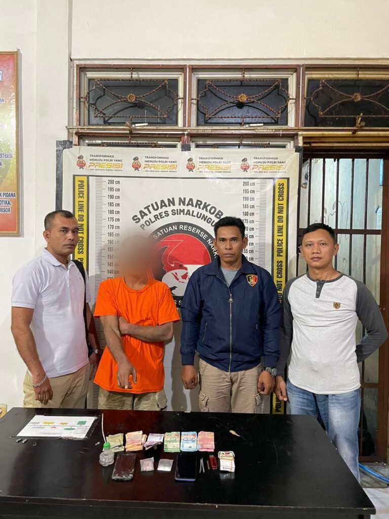 Tidak Berkutik! Bandar Sabu Dilipat Tim Polsek Raya Kahean di Kebun Sawit, Sempat Melawan Dengan Gunting