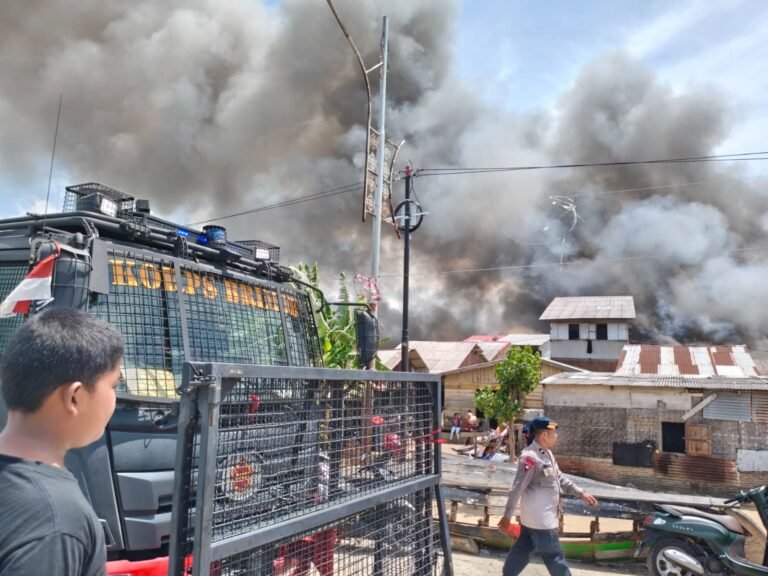 Brimob Polda Aceh Sigap Padamkan Kebakaran, Selamatkan Permukiman Dan Personel di Lhokseumawe