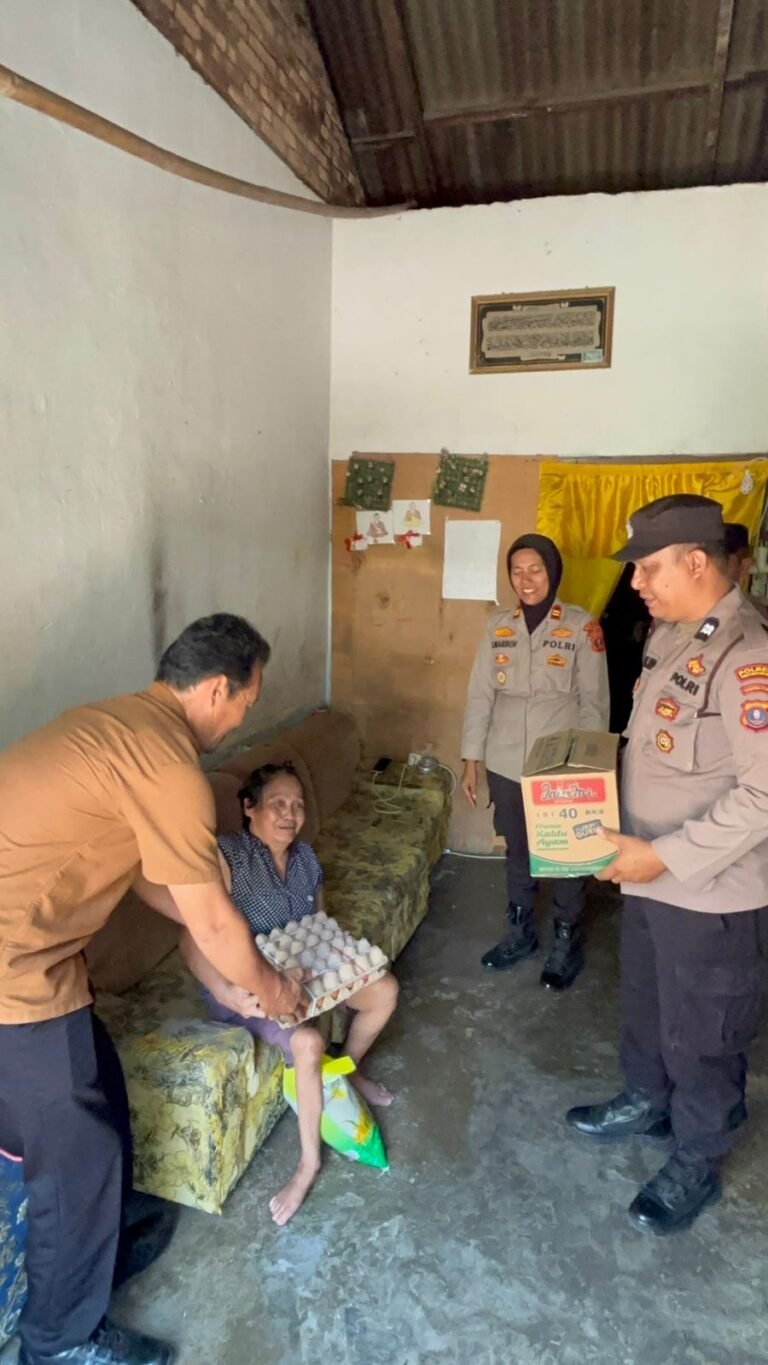 Kapolsek Siantar Selatan Kunjungan Kasih Dan Berikan Bansos Kepada Warga Penyandang Disabilitas