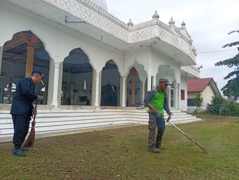 Gerakan Indonesia Asri, Brimob Aceh Bersihkan Masjid Babul Jannah