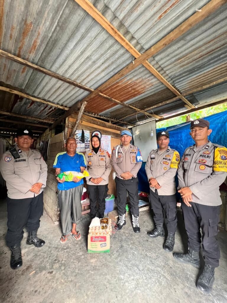 Kapolsek Siantar Selatan Berbagi, Berikan Bantuan Kepada Warga Kurang Mampu
