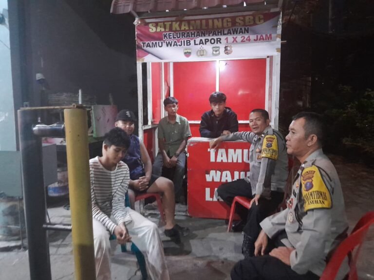 Polsek Siantar Timur Laksanakan SALING di Pos Sat Kamling SBC Cegah Guantibmas Dan Kejahatan