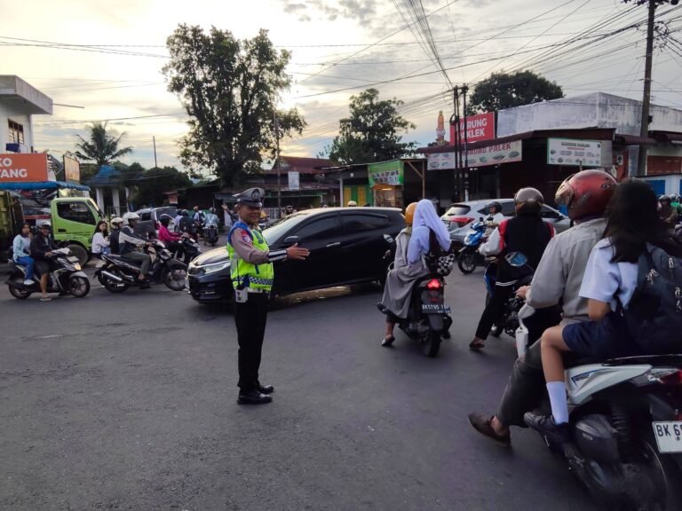Polantas Menyapa, Sat Lantas Polres Pematang Siantar Berikan Pembinaan Dan Penyuluhan