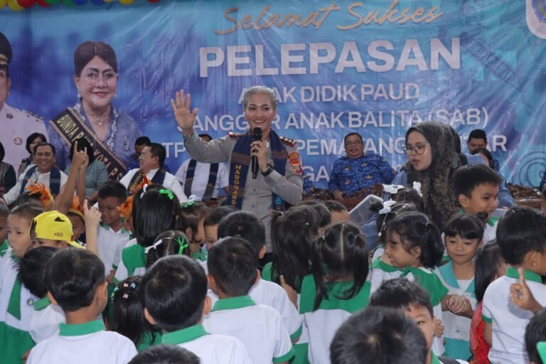 Kapolres Hadiri Pelepasan Anak Didik PAUD-SAB se Kota Pematang Siantar T.A 2025/2026