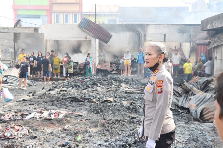 Kapolres Pematang Siantar Turun Langsung Pengecekan TKP Kebakaran Kios di Pasar Dwikora Parluasan