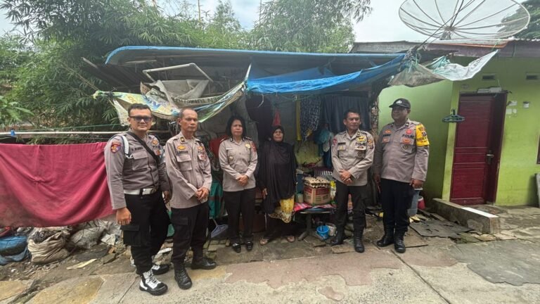 Sambut HUT Bhayangkara ke 80 Tahun 2026, Polsek Siantar Utara Berikan Bansos Kepada Warga Kurang Mampu Door Tu door