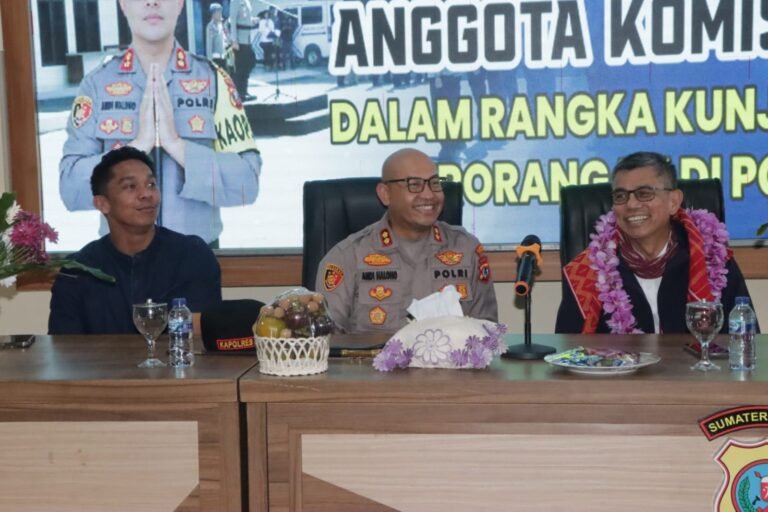 Bunga Untuk Keadilan, Hinca Panjaitan Ajak Polres Karo Tebarkan Keharuman Pelayanan