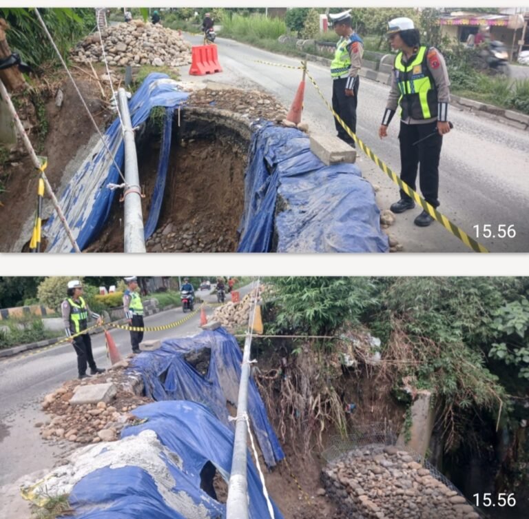 Sat Lantas Polres Pematang Siantar Survey Jalan Amblas Sedang Diperbaiki di Jalan SM Raja