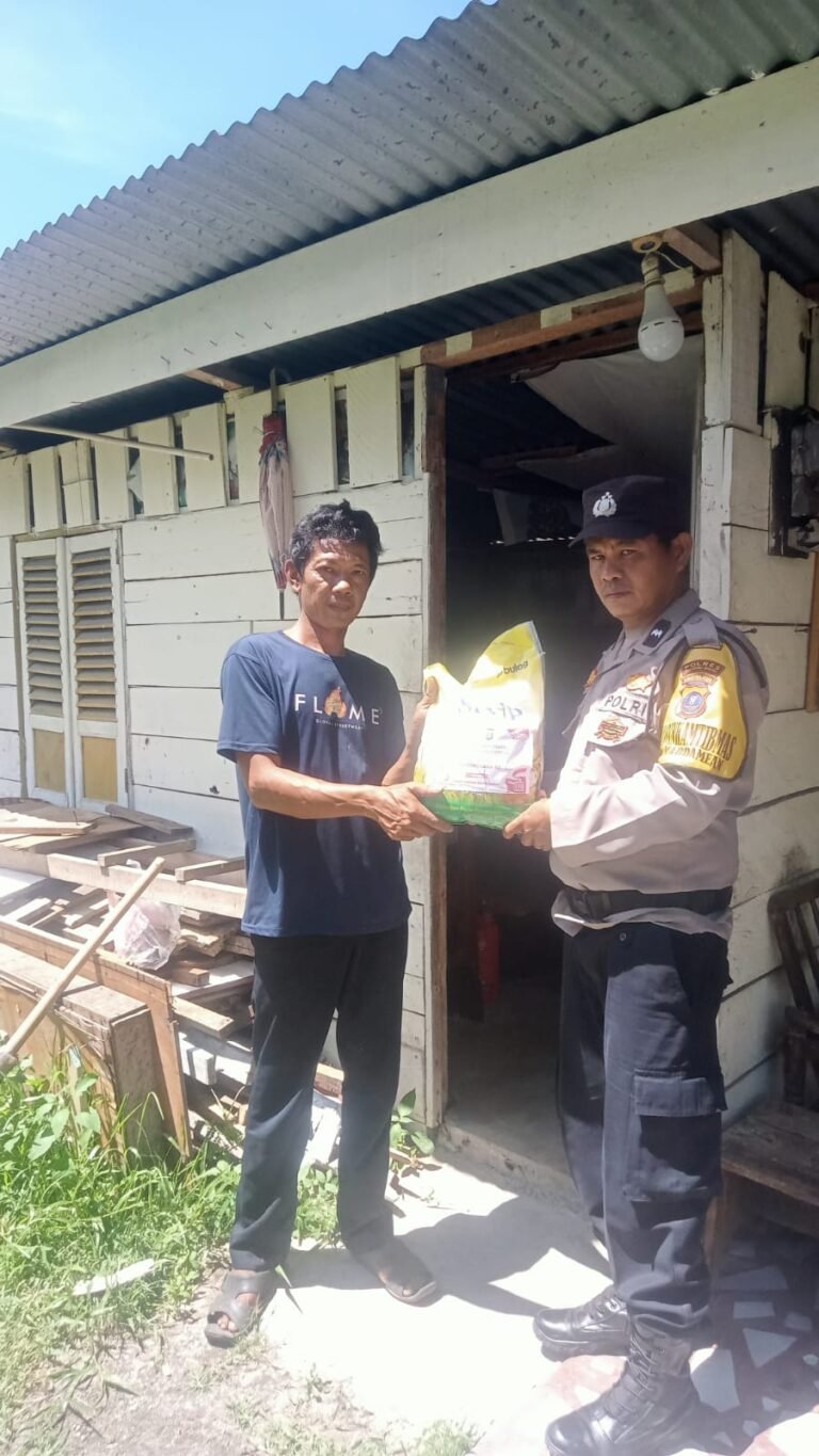 HUT Bhayangkara ke 80, Polsek Siantar Marihat Salurkan Bansos Kapolres Pematang Siantar Kepada Warga Kurang Mampu