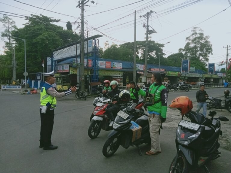 Sat Lantas Polres Pematang Siantar Laksanakan Binluh Dan Dikmas Lantas Kepada Pengendara Gojek