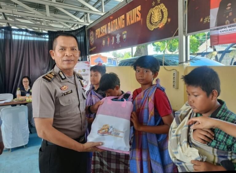 Semarak rayakan Hari Bhayangkara ke 80, Polsek Batang Kuis Berikan Layanan Khitanan Massal Dan Pemeriksaan Kesehatan Gratis