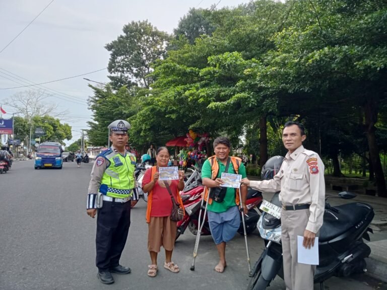 Sat Lantas Polres Pematang Siantar Sosialisasi Tertib Berlalu Lintas Kepada Masyarakat di Taman Bunga