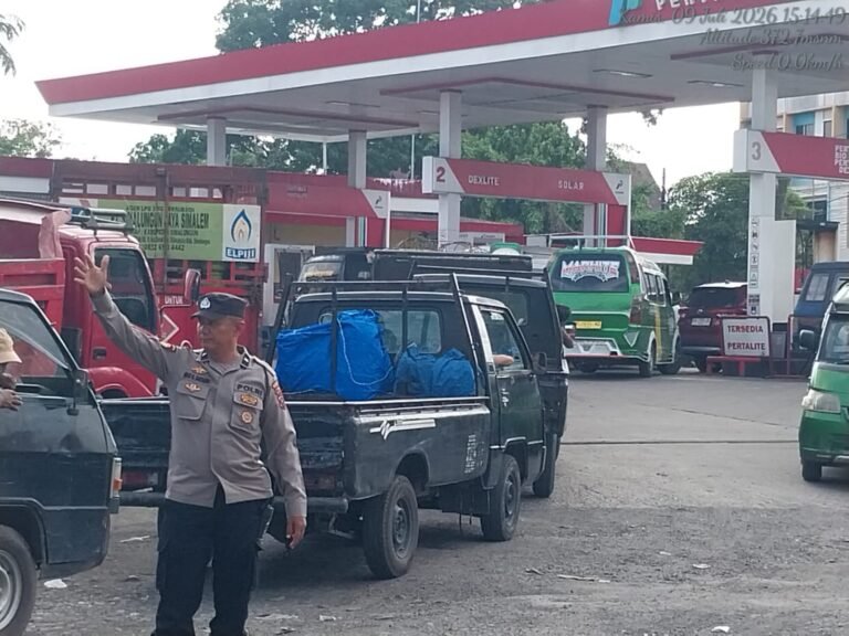 Antisipasi Kemacetan, Polsek Siantar Utara Lakukan Gatur Lalin di SPBU Jalan Patuan Nagari