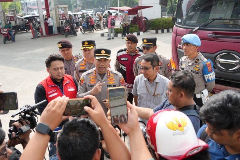 Polda Sumut Dan Polrestabes Medan Kawal Distribusi BBM, Pastikan Pasokan Dan Pelayanan di SPBU Berjalan Lancar