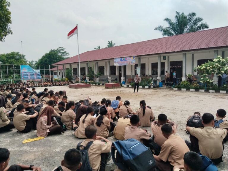 Kanit Binmas Polsek Siantar Martoba Edukasi Bahaya Narkoba Dalam Kegiatan MPLS di SMA Negeri 6