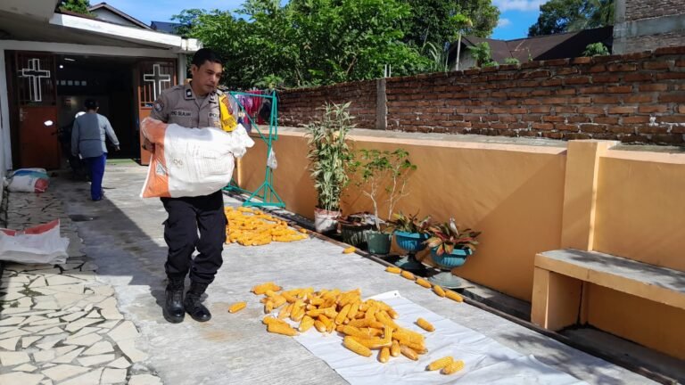 Bhabinkamtibmas Polsek Siantar Selatan Sambangi Petani Binaan di Jalan Lingga
