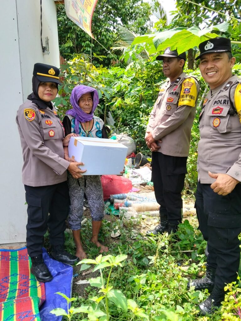 Jumat Berkah, Polsek Siantar Utara Berikan Bansos Kepada Warga Membutuhkan