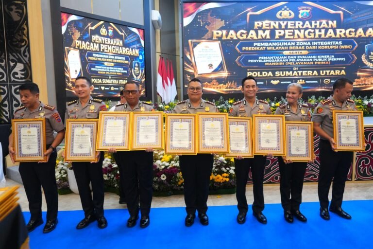 Kapolres Pematang Siantar Terima Piagam Penghargaan Pelayanan Prima Kategori A Dari Kapolri, Diserahkan Kapolda Sumut
