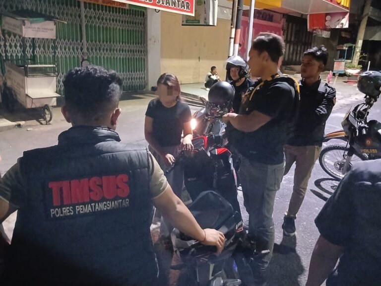 Timsus Dayok Mirah Polres Pematang Siantar Sisir Kota Tengah Malam, Pastikan Tetap Aman Dan Kondusif