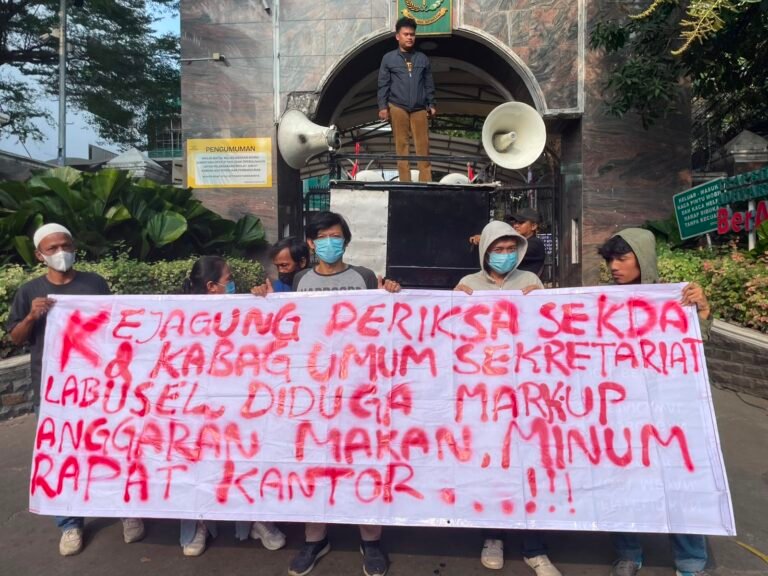 Koalisi Beesatu DPC IMSU Dan KAMPUS Jakarta Kepunh Kejagung, Desak Usut Markup Sekda Dan Kabah Umum Labusel