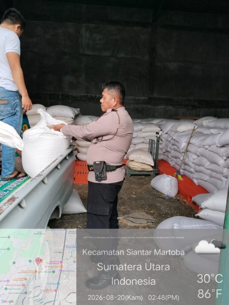 Polsek Siantar Selatan Dampingi Penjualan Jagung Petani Binaan di Bulog Cabang Pematang Siantar