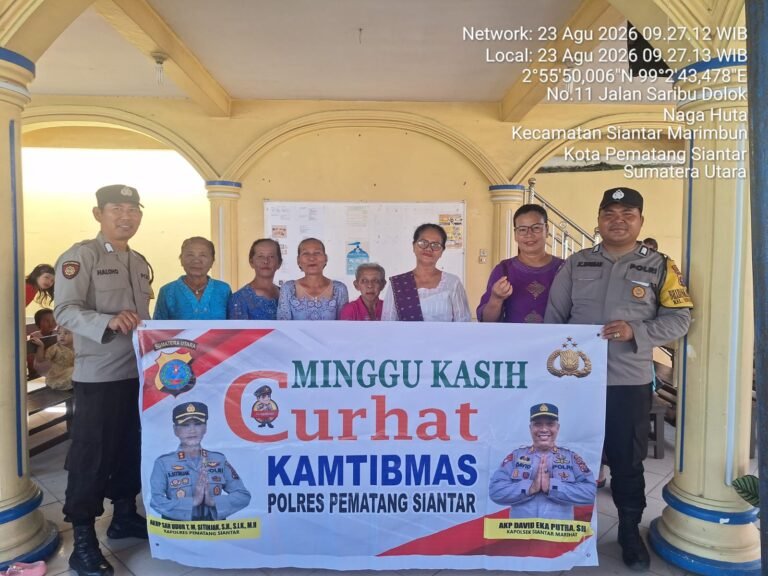 Bhabinkamtibmas Polsek Siantar Marihat Minggu Curhat Kamtibmas di Gereja HKI Juma Saba Simpang 2