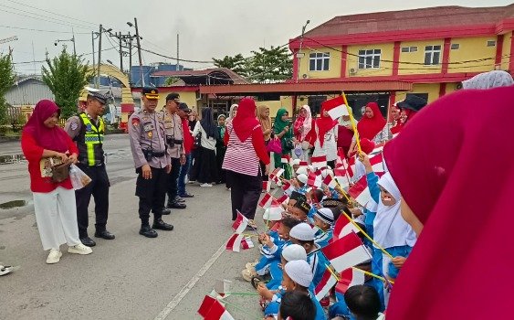 Polantas Karib, Sat Lantas Polres Pelabuhan Belawan Kenalkan Polisi sebagai Sahabat Anak Sejak Usia Dini