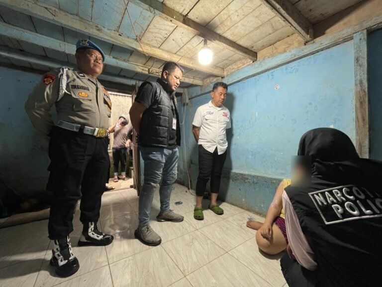 Terbongkar ! Rumah di Pemukiman Padat Pinggir Sungai Deli Jadi Sarang Narkoba