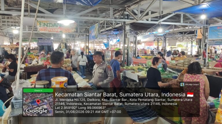 Polsek Siantar Barat Patroli Jalan Kaki Antisipasi 3C di Pasar Horas