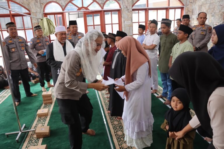 Maulid Nabi di Masjid Safarul Qadri, Kapolres Pematang Siantar Ajak Personel Teladani Akhlak Rasulullah