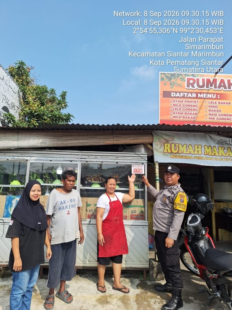 Cegah Guantibmas Diwilkumnya, Polsek Siantar Marihat Tempelkan Stiker Layanan Call Center Polri 110