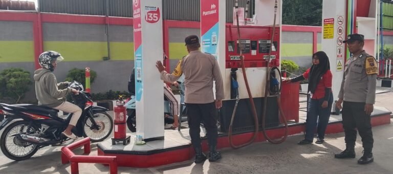 Polsek Siantar Selatan Monitoring Pengisian BBM di SPBU Wilkumnya