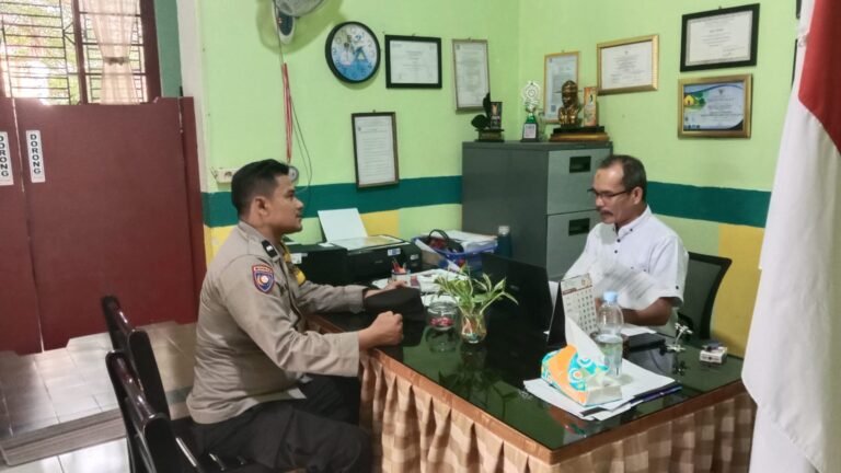Bhabinkamtibmas Polsek Siantar Barat Sosialisasi SPMB Sekolah Taruna Bhayangkara di SMP Taman Asuhan