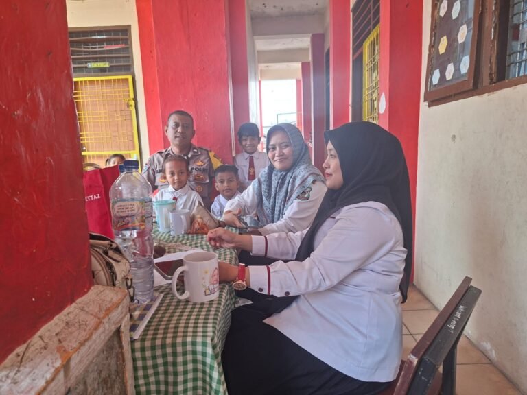 Cegah Bullying Dan Perkelahian, Bhabinkamtibmas Sambangi SDN 125549 Pematang Siantar