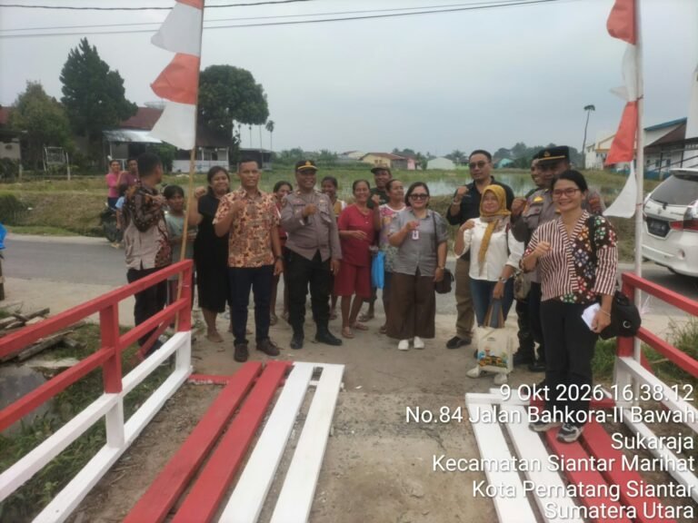 Polisi Bersama Masyrakat, Polsek Siantar Marihat Renovasi Jembatan Merah Putih di Kelurahan Suka Raja