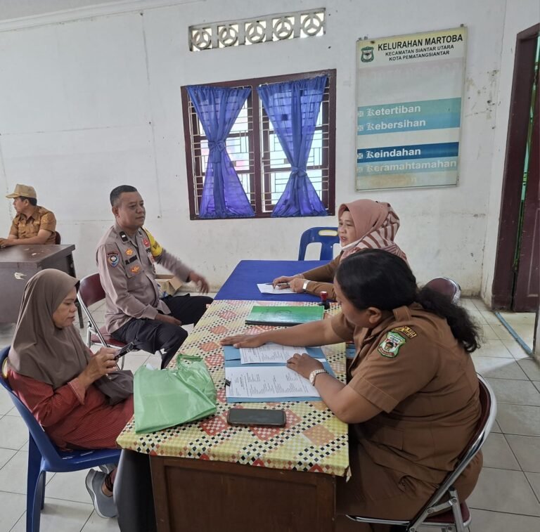 Bhabinkamtibmas Polsek Siantar Utara Sambang Kamtibmas di Kantor Kelurahan Martoba