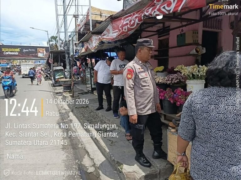 Polsek Siantar Barat Patroli Jalan Kaki Antisipasi 3C di Pasar Horas