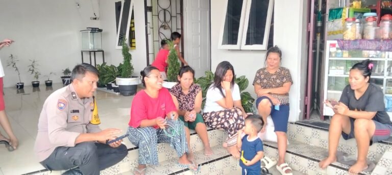 Bhabinkamtibmas Polsek Siantar Martoba Bantu Mendatakan Parlinsos Warga Jalan Tangki