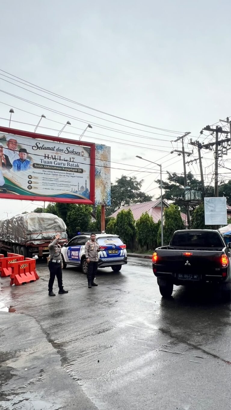 Kapolres Pematang Siantar Melaksanakan Pengaturan Lalu Lintas Didepan Suzuya Jalan Merdeka