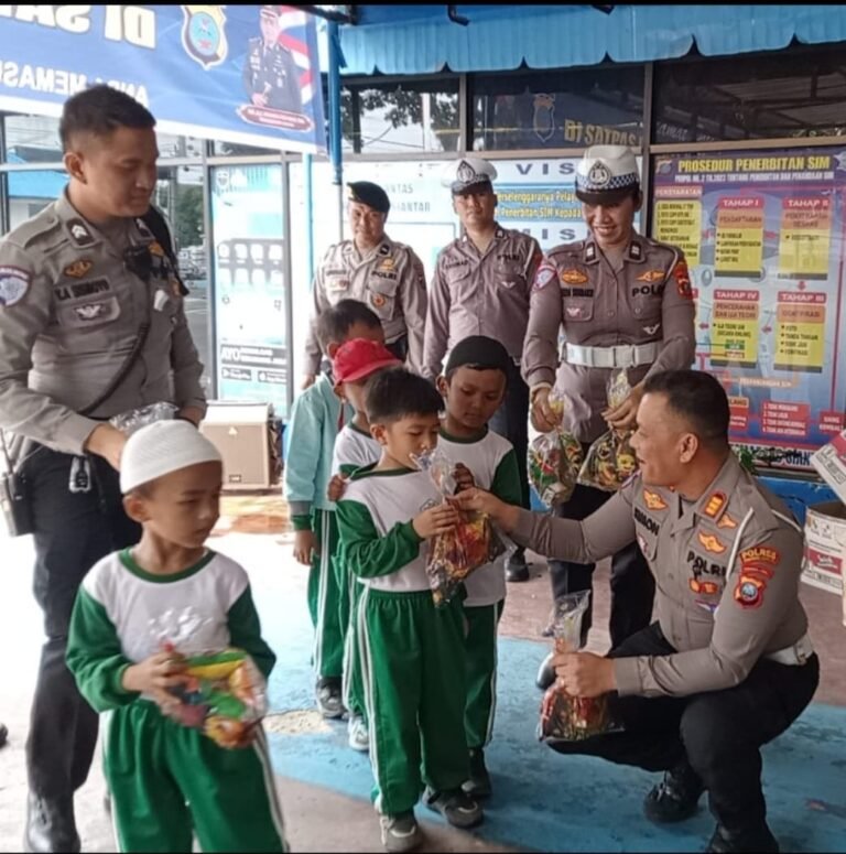 Sat Lantas Polres Pematang Siantar Edukasi TK Tertib Berlalu Lintas Sejak Usia Dini