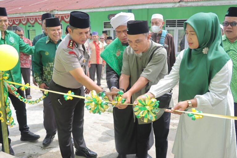 Kapolres Pematang Siantar Hadiri Syukuran Memasuki Ruangan Kelas Baru MIS Al Washliyah