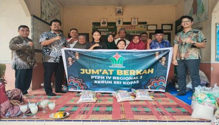 Kebun sei kopas gelar jumat berkah, salurkan santunan kepada anak yatim dan lansia di desa sei kopas