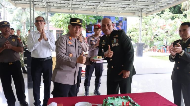 Perkuat Sinergitas TNI-Polri, Polresta Deli Serdang Beri Surprise HUT Ke-81 TNI